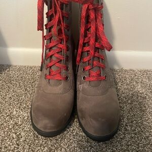 Sorel Women's Grey Wedge Boots with Red Laces